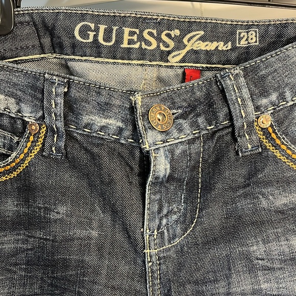 Guess Flare Leg Jeans with Design on Back Pockets. Size 28. - Picture 3 of 9